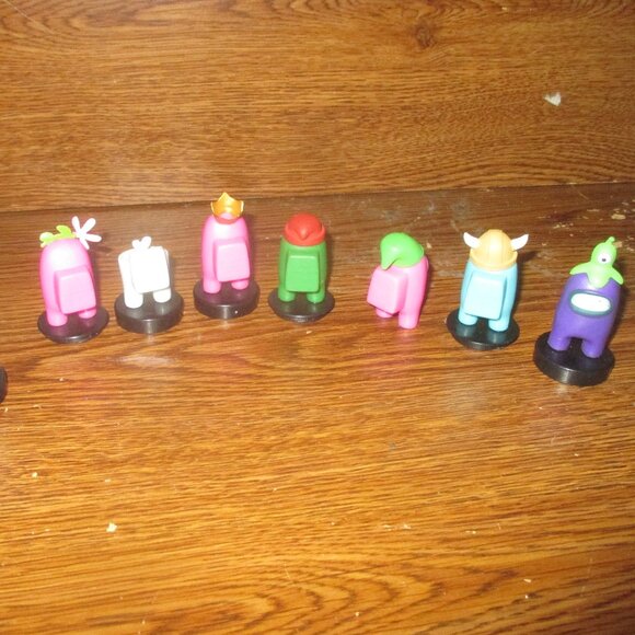 Lot of 8 Among Us 2" vinyl videogame Figures (7 stampers and figure) - Picture 5 of 9